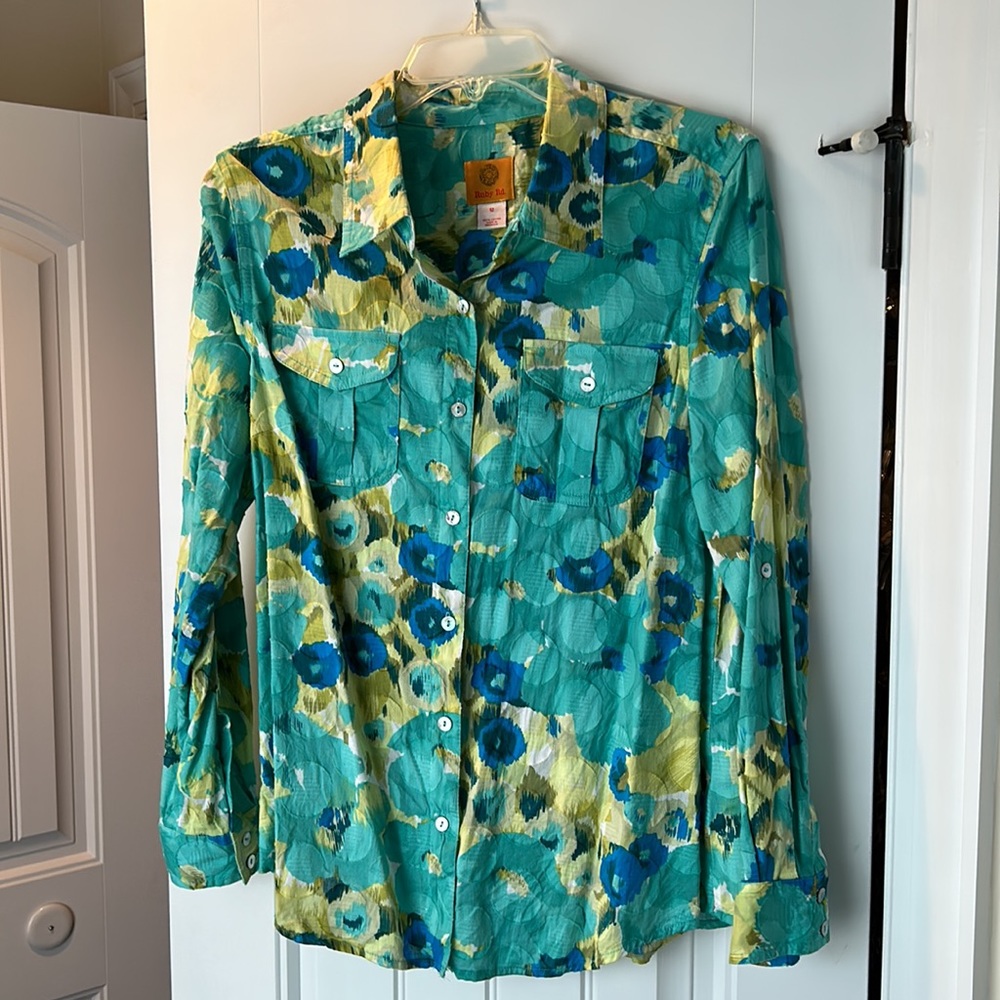 Gorgeous blouse in shades of turquoise